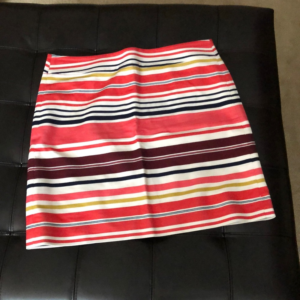 Skirt, 18” Zips up the back, Sz 6